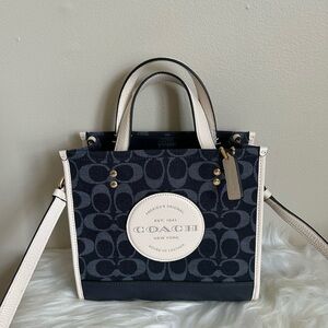 Coach Dempsey‎ Tote 22 Signature Jacquard Denim Cream C2822